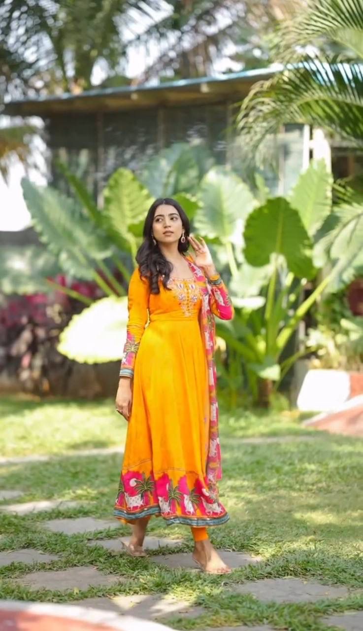 EMBROIDERY WROK WITH KALMKARI PRINTED GOWN