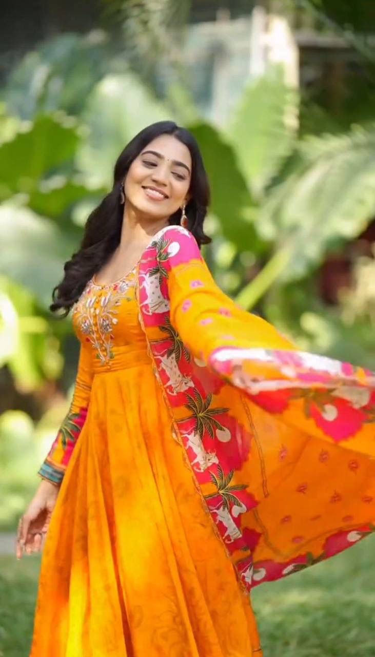 EMBROIDERY WROK WITH KALMKARI PRINTED GOWN