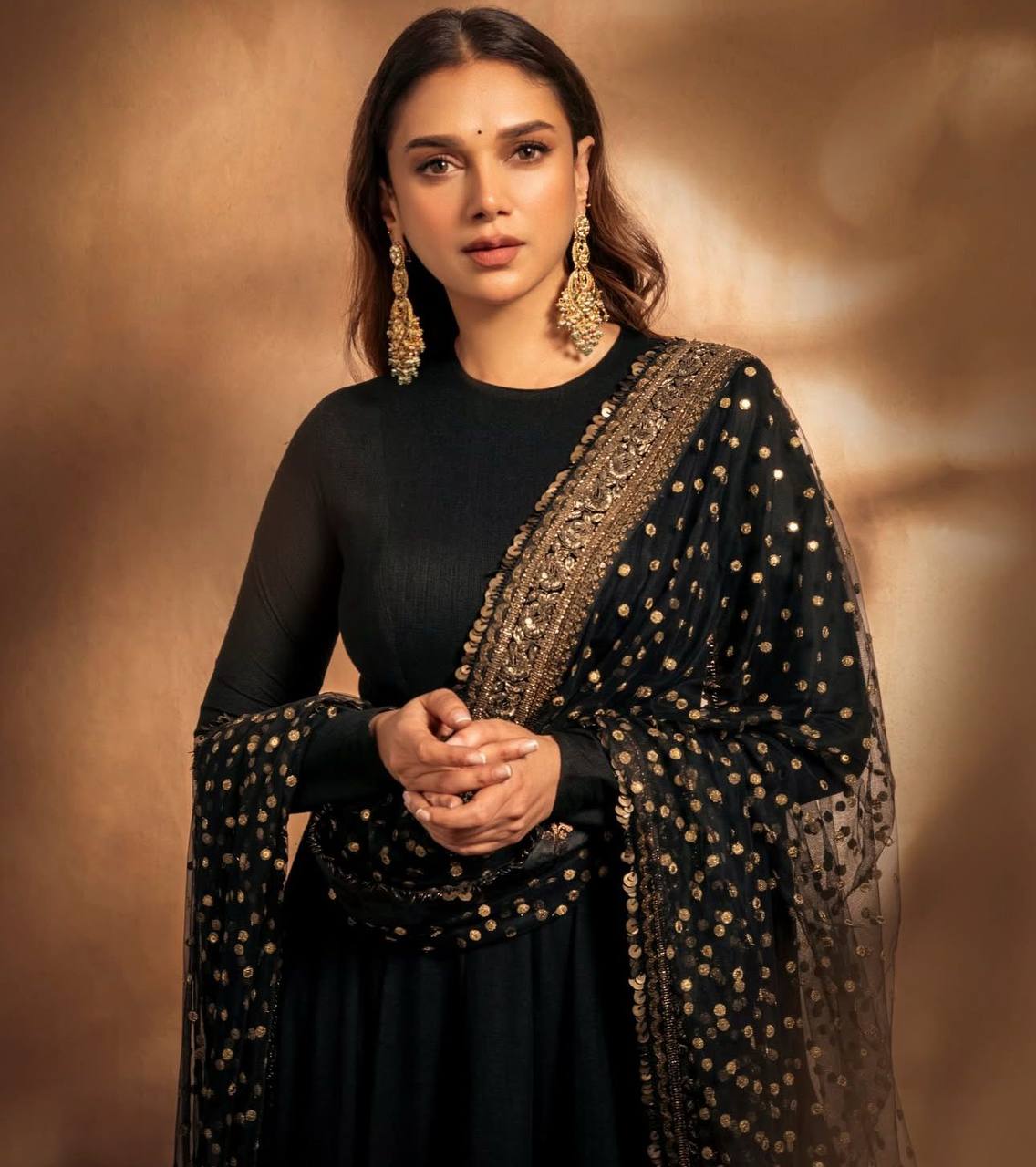 BLACK COLOR TRENDING GOWN
