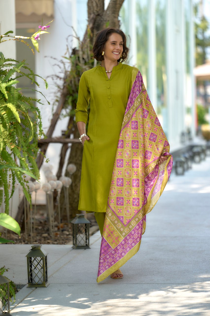 ELEGANT CHINNON  STRAIGHT KURTI PANT DUPATTA SET