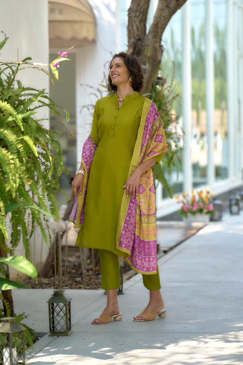 ELEGANT CHINNON  STRAIGHT KURTI PANT DUPATTA SET