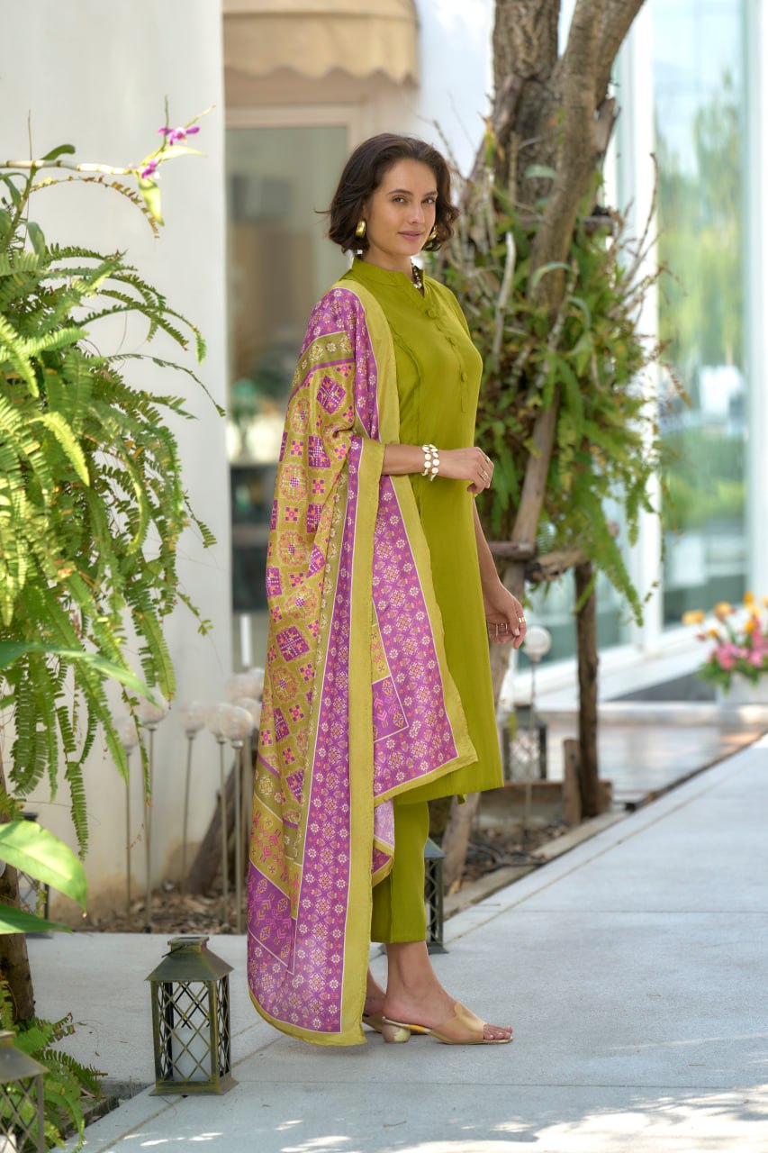 ELEGANT CHINNON  STRAIGHT KURTI PANT DUPATTA SET