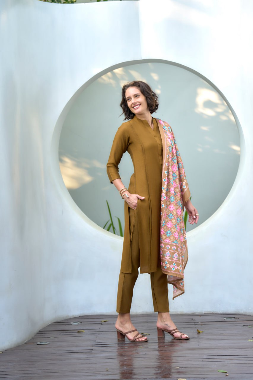 ELEGANT STRAIGHT KURTI PANT WITH DUPATTA